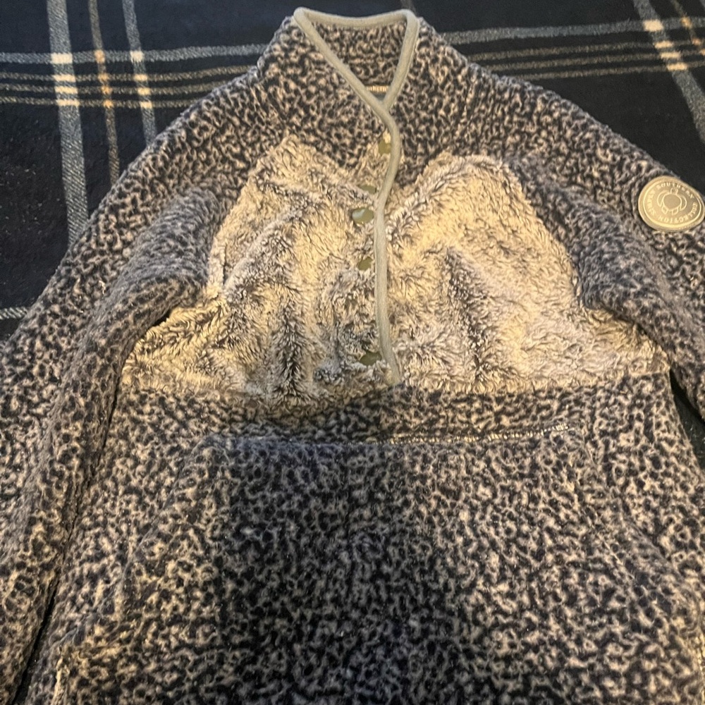 simple southern pull over with turtle on sleeve